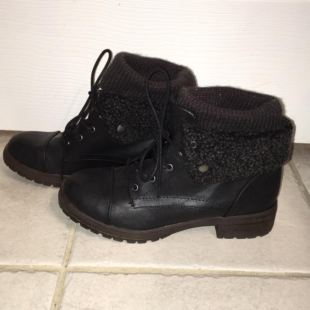Shoe dazzle black combat boots.